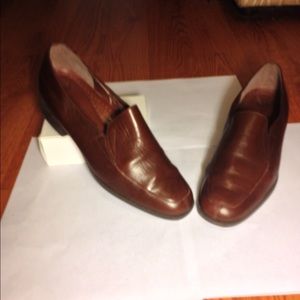 Naturalized Brown Leather Dress Loafer, Size 7.