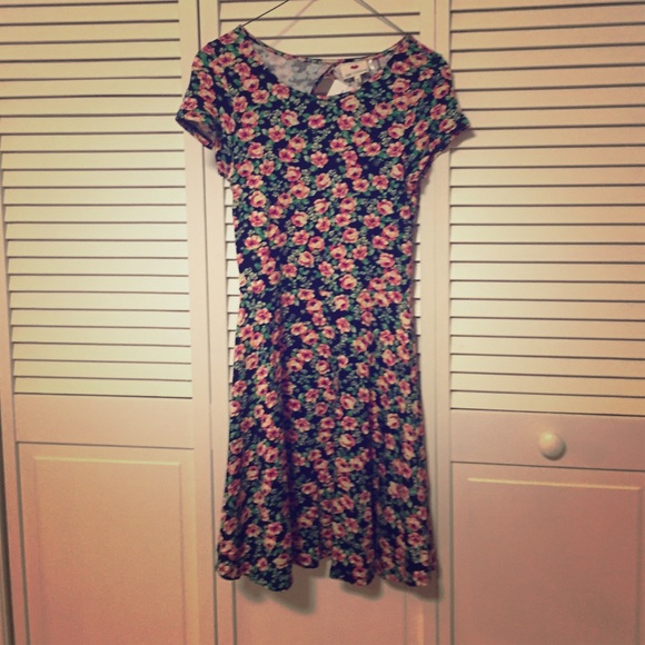Floral dress, new, never worn with ticket on