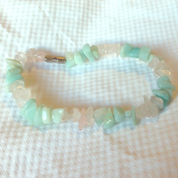 White and Green Stone Bracelet - Picture 1 of 3