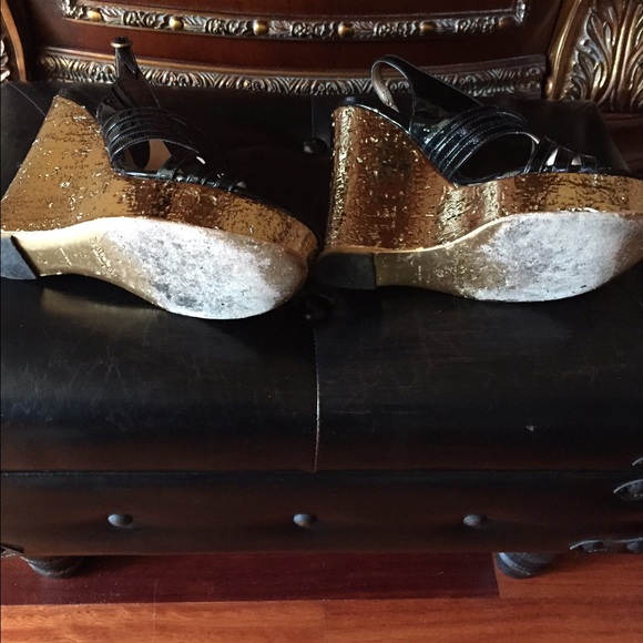 YSL paten leather authentic wedges. - Picture 3 of 4