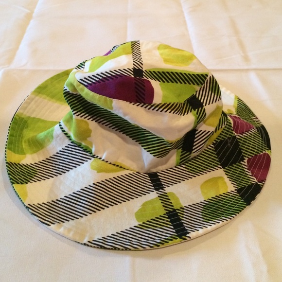 Burberry hat