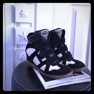 Skechers plus 3, hidden wedge sneakers. Pre-owned