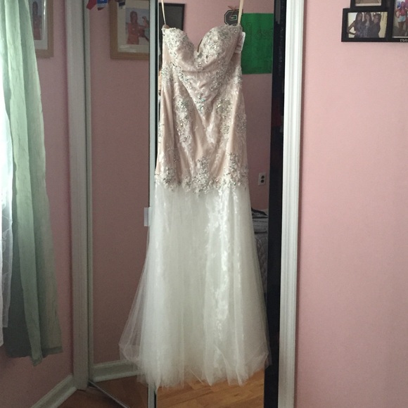 Brand new prom dress with tags!!