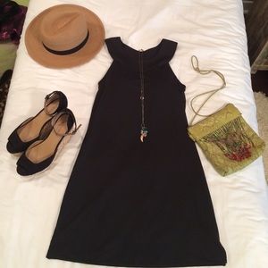 Athleta Black Tunic w/ Cut-In Shoulders