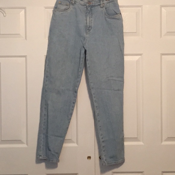 SOLD Bill Blass High Waisted jeans👖