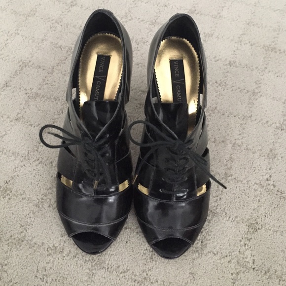 Vince Camuto black leather lace up bootie