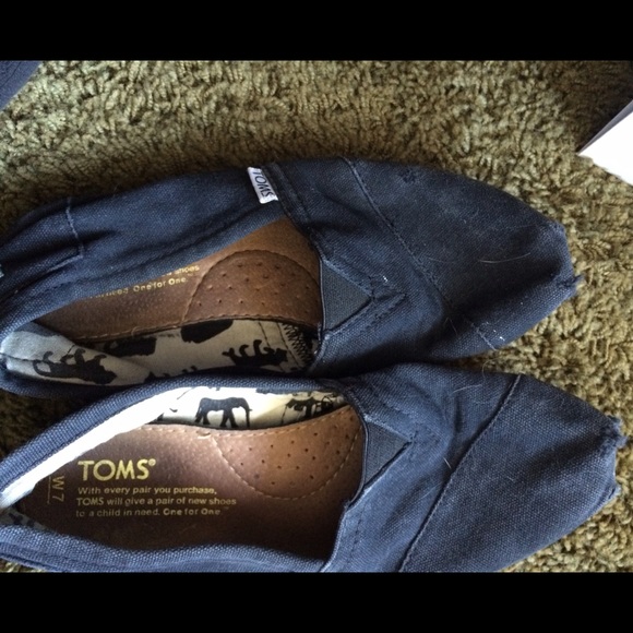 BLACK TOMS