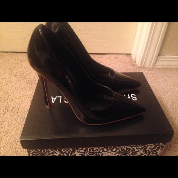 Black pointy toe pumps size 6.5