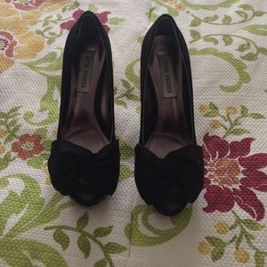 Silver Lined Black Steve Madden Heels with a Bow