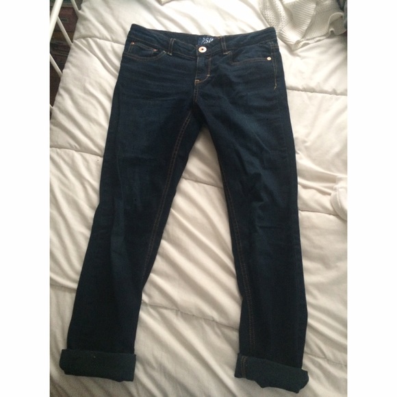 DARK WASH CAPRIS NEVER WORN