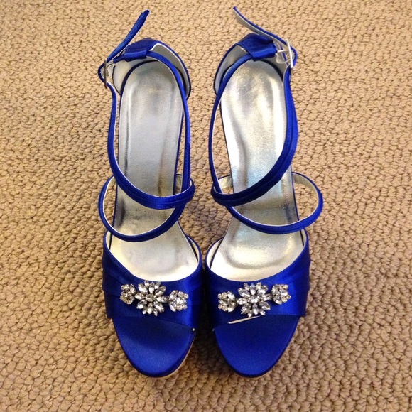 Beautiful royal blue heels. Brand new, never worn