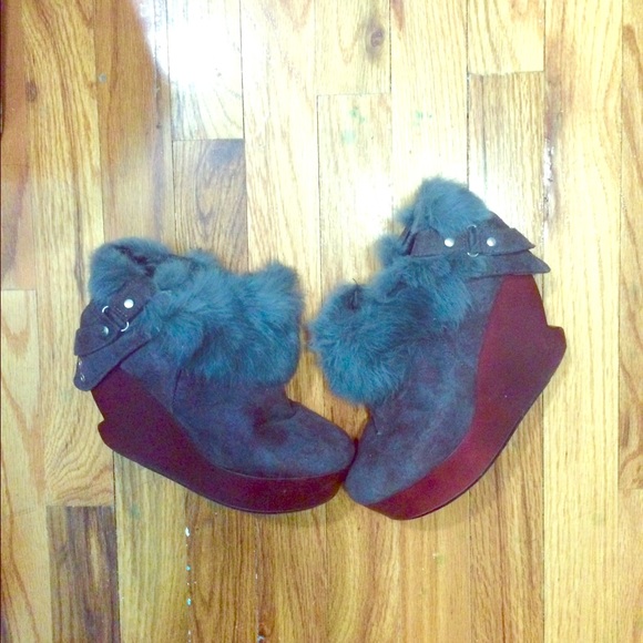 Grey fur platform booties 😍