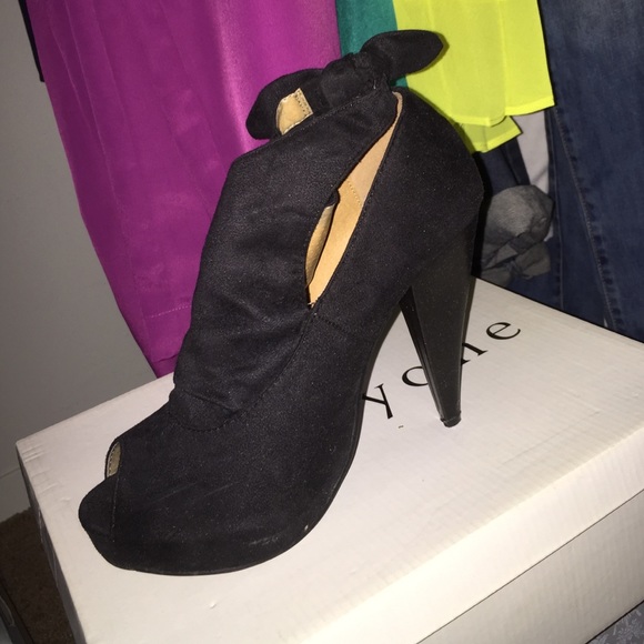 Forever 21 black heels