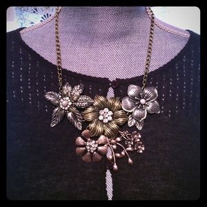 Gorgeous silver and gold tone statement necklace!
