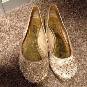 *REDUCED* Nude flat with Gold embezzlement