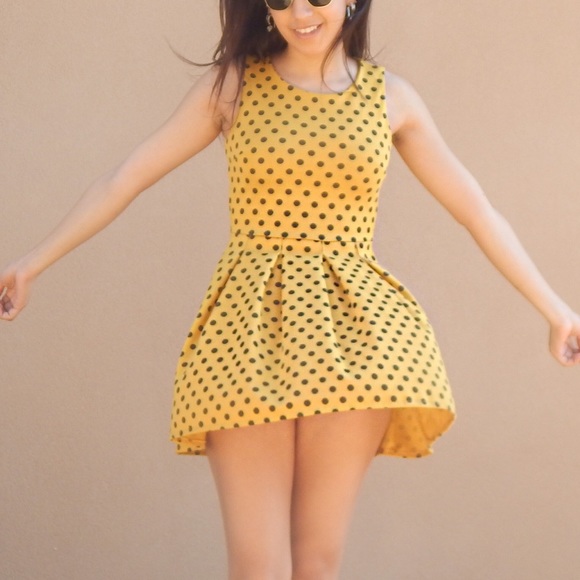 Yellow Polka-dot Skater Dress.⛅️