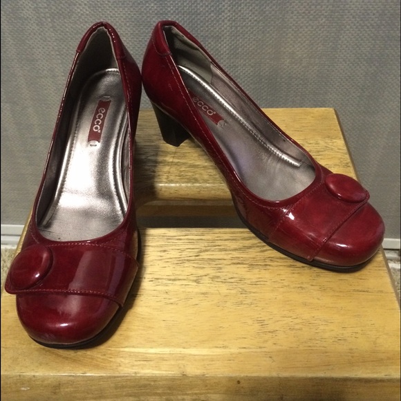Ecco red heals. Perfect for work or play