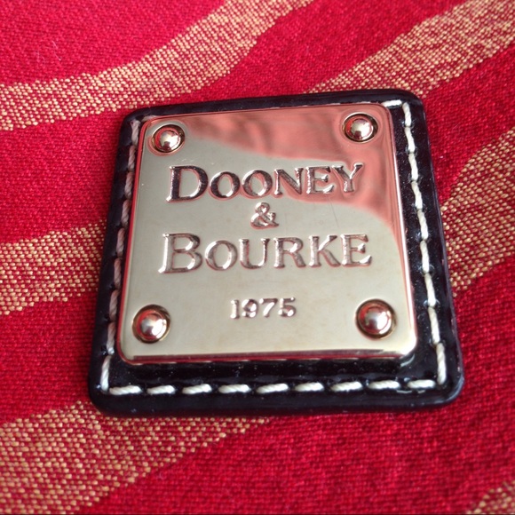 *SOLD* Dooney & Bourke shoulder bag - Picture 2 of 4