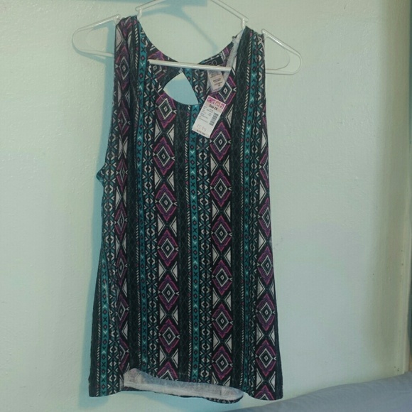 sleeveless shirt
