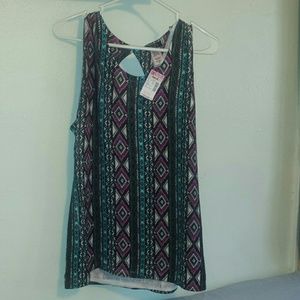 sleeveless shirt