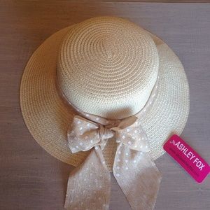 Straw hat with bow