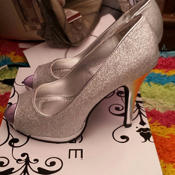 Silver sparkle open toed heels
