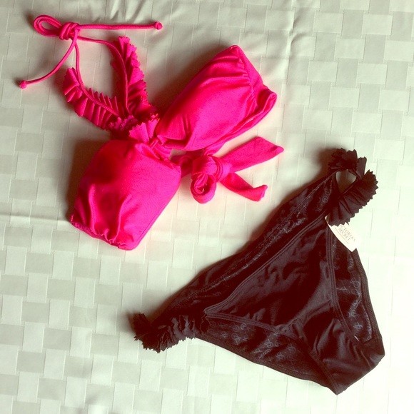 NEW - Victoria's Secret 💕 Lei Twist Swim Suit 💕