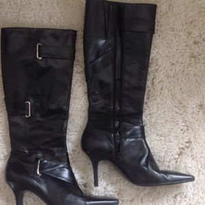 Gianni Bini Blk leather boots