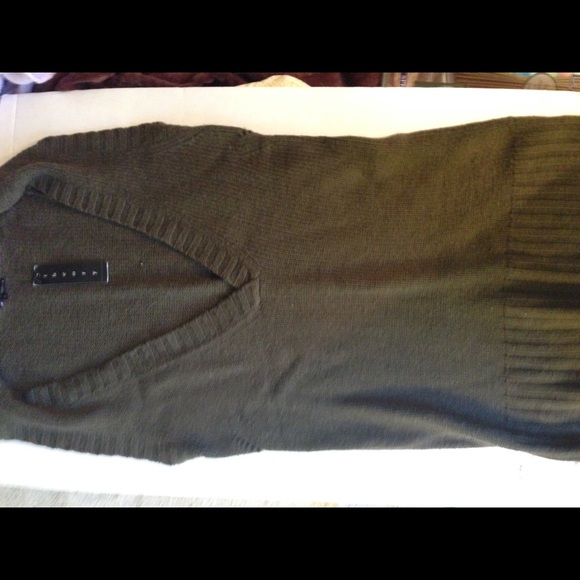 Deep V-Neck Theory Sweater NWT size S , fitted - Picture 2 of 4