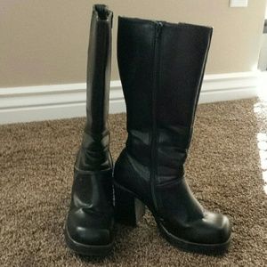 JoLie Victoria patent leather boots