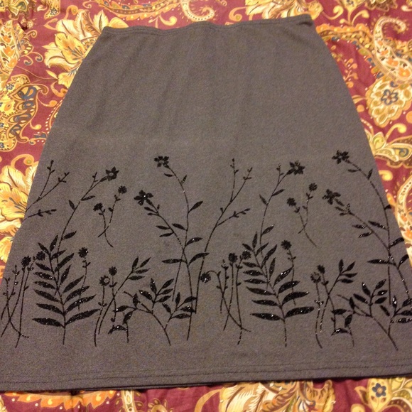 Knee length grey skirt