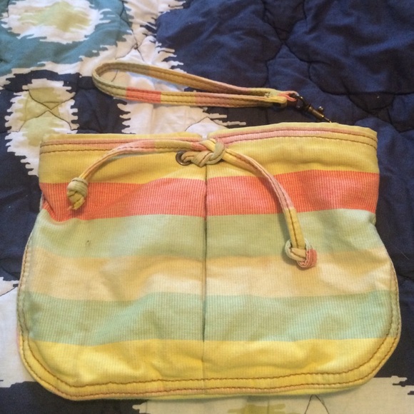 Gap wristlet