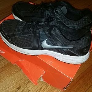 Mens 11.5 Nike dart 10