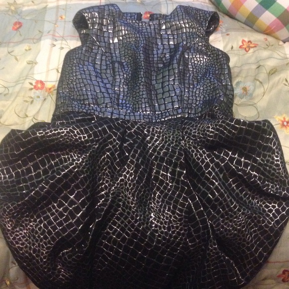 metallic and Black Snake skin Fabric Dress .. - Picture 2 of 4