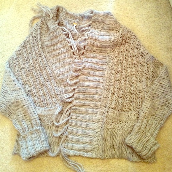 FREE PEOPLE LIGHT GREY SWEATER