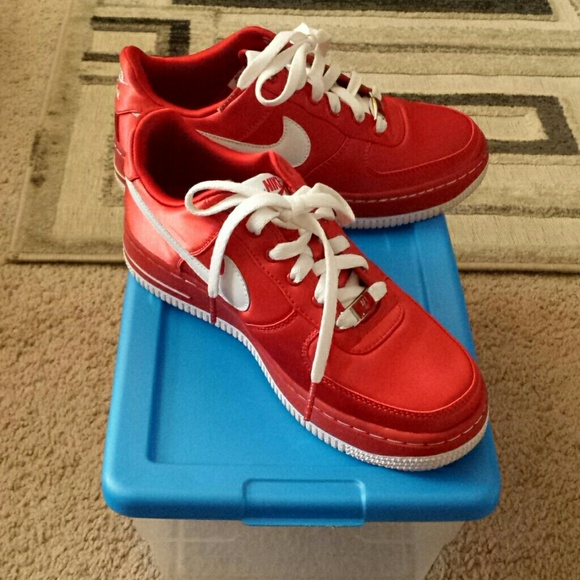 Like new Satin Red Size 4.5Y Airforce 1's