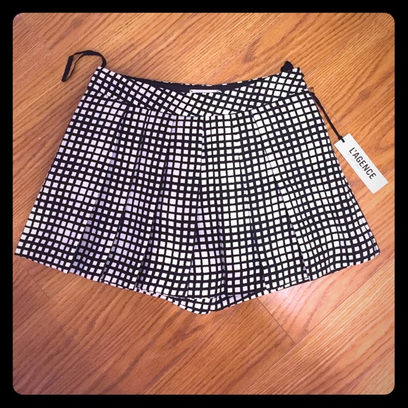 Designer L'Agence brand new pleated shorts
