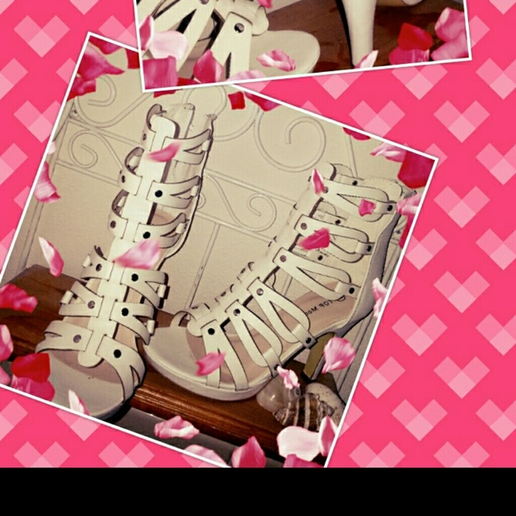 White heel perfect for spring and summer.