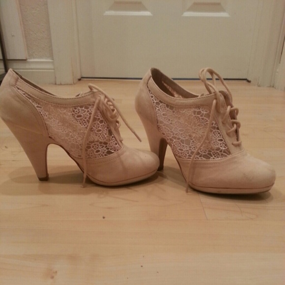 Qupid Shoes - Crochet booties