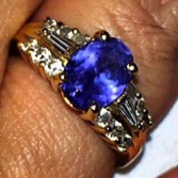 Tanzanite with little diamonds ring - Picture 1 of 4