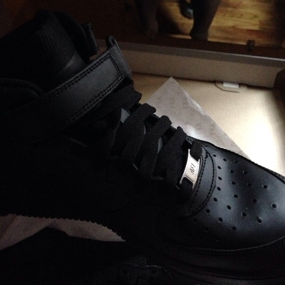 Black Air Force 1 - Picture 2 of 4