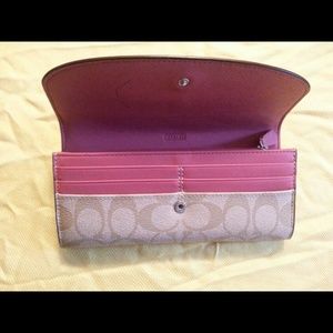 PEYTON SIGNATURE SLIM ENVELOPE WALLET WITH POUCH