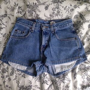 HIGH WAISTED LEVI SHORTS
