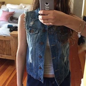 BDG Sleeveless Denim Jacket