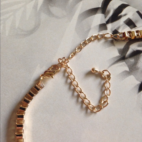 gold plated statement necklace - Picture 3 of 3