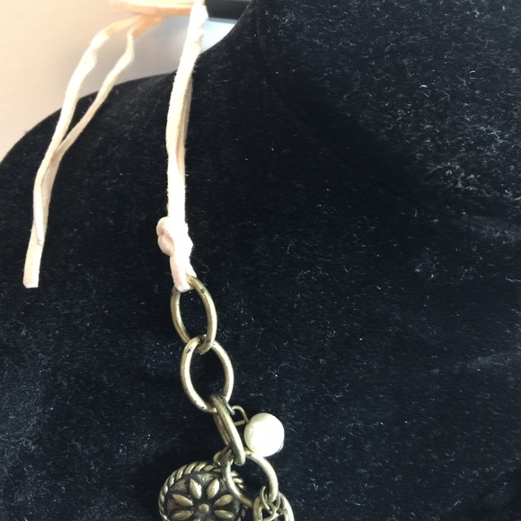 gorgeous statement necklace - Picture 3 of 3