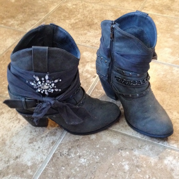 Grey boots