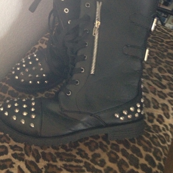 Boots - Picture 2 of 4