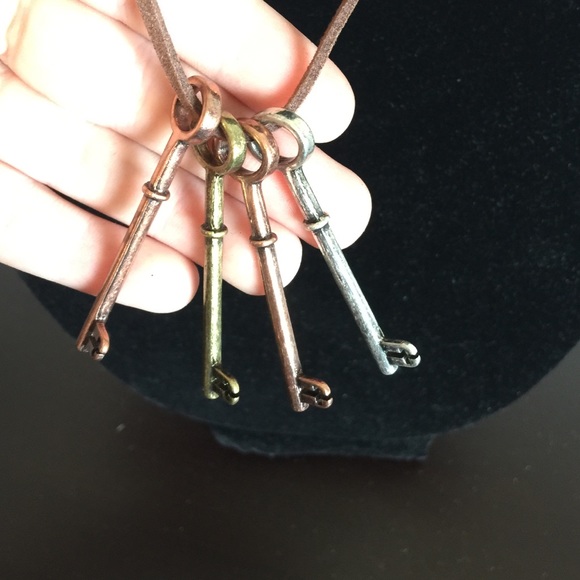 key necklace - Picture 2 of 2