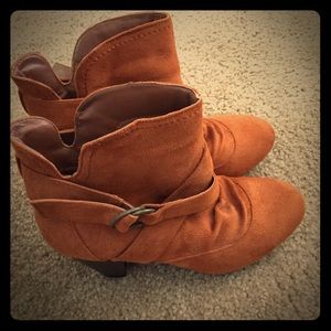 Nwot suede boots